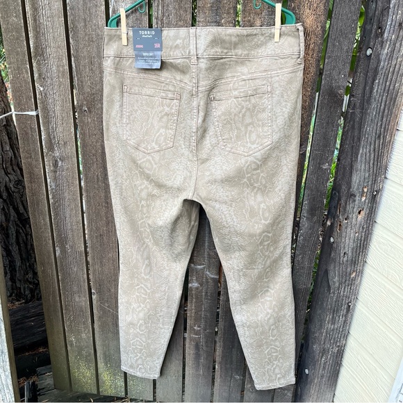 Torrid Jegging Skinny Super Soft High-Rise Jeans In Python Tan NWT Sz 16R - Picture 10 of 14